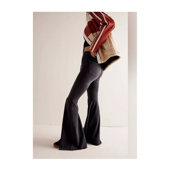 Free People We The Free Just Float On Flare Jeans Size 33 Black Washed Boho - Picture 3 of 10